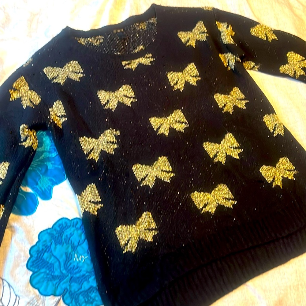 Seventeen Black with Gold Bows Sweater Size XL